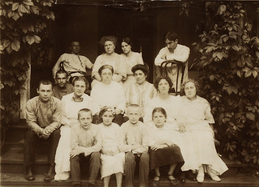 Photograph of M. Bulgakov’s family and friends at the dacha in Bucha
