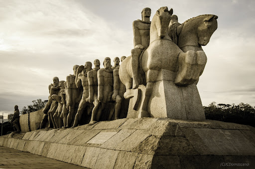 MONUMENTO AS BANDEIRAS