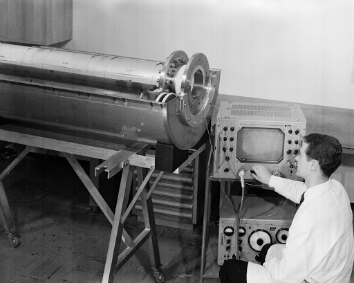 Model of a radio-frequency cavity for the intersecting proton storage rings