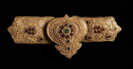 Bejewelled belt