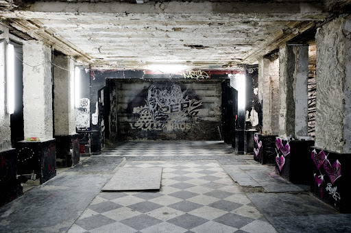 Vhils at Les Bains, Résidence d'artistes. Special project. Photo : Stéphane Bisseuil