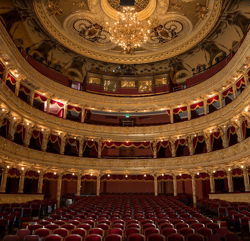 The audience of the Big Stage