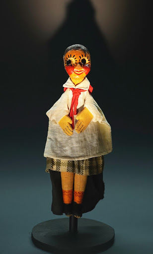 Лялька Піонерка. Харків, Всеукраїнський показовий театр ляльок