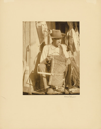 [Mac McCarter of Gatlinburg, Tennessee: A Tennessee Mountain Woodworker]