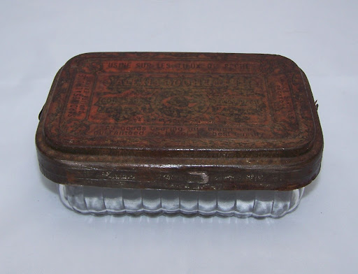 Boîte de sardine en verre