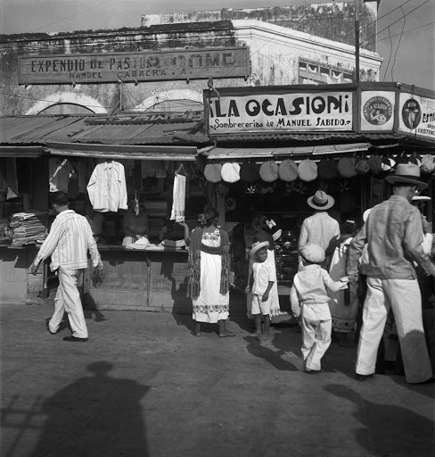 Entrada al Mercado Lucas de Gálvez