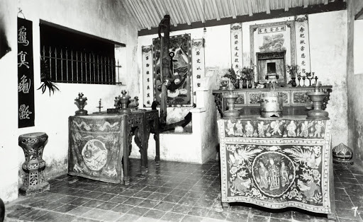 Altar with anker in the Sam Po Kong temple, dedicated to Admiral Zheng He