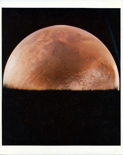 Color image of Mars from Viking Orbiter 1
