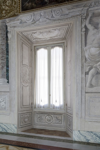 Vista di una delle finestre della Sala di Augusto