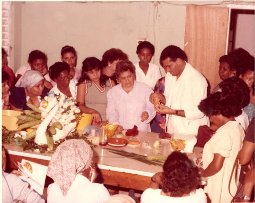Chef Persio Féliz with students in the Dominican Republic