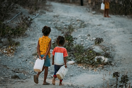 Children collecting water from the water source