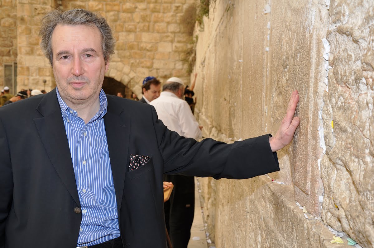 Richard Gordon lors du voyage de petits-enfants de Justes en 2010 organisé par la Fondation France Israel, présidée par l'ancien ministre Nicole Guedj.