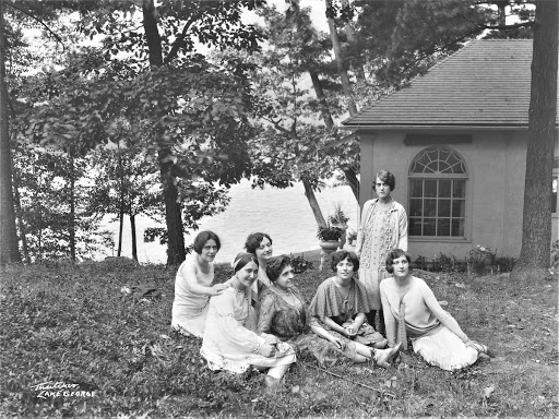 Marcella Sembrich and Students at Lakeside Studio