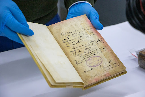 Open book and handwritten note by Ricardo Palma