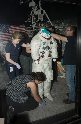 Buzz Aldrin's Apollo 11 Spacesuit Move