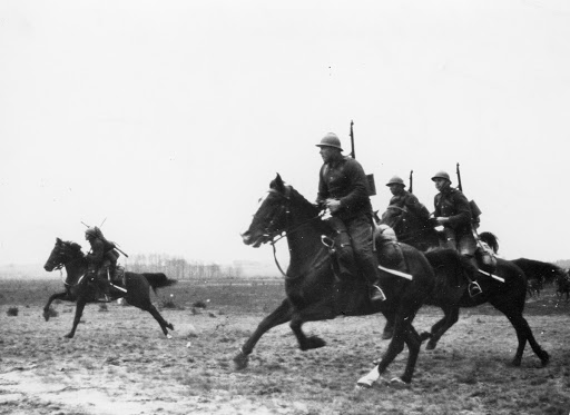 Ćwiczenia wojskowe polskiej kawalerii