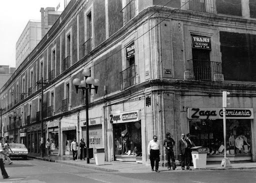 Vista de la esquina de Tacuba y Bolívar en la década de los años 80