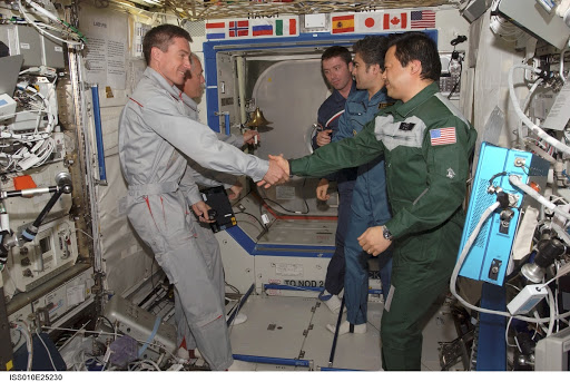 Expedition 10 / Expedition 11 crew in the U.S. Laboratory