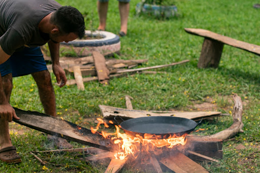 Proceso de elaboración de un plato típico del NEA: Gallinada.