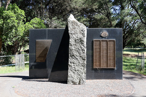 Woodend Avenue of Honour monument