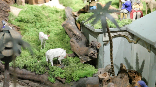 Mechanical Christmas mountain - A Sheep