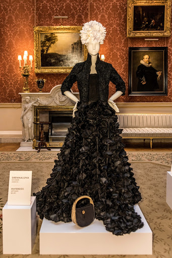 drennaLUNA's look for The Commonwealth Fashion Exchange Front of drennaLUNA's look at Buckingham Palace