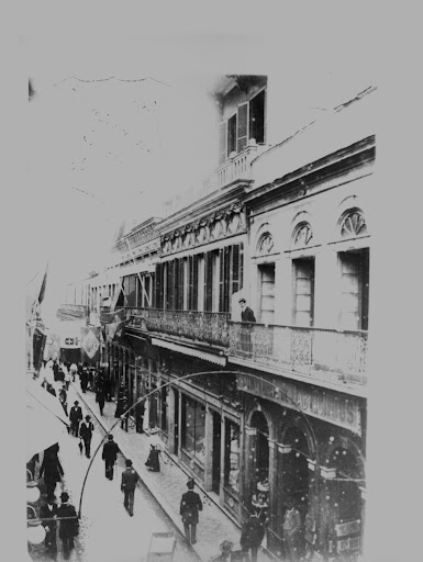 Esquina da Rua do Ouvidor e Rua Uruguaiana.
