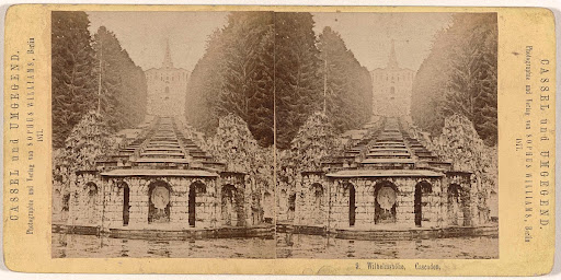 Herculesmonument met de grote watervallen in Wilhemshöhe, Kassel