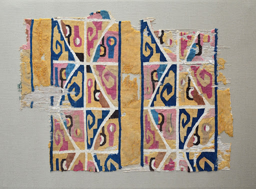 Fragmento de camisa (Unku) Wari