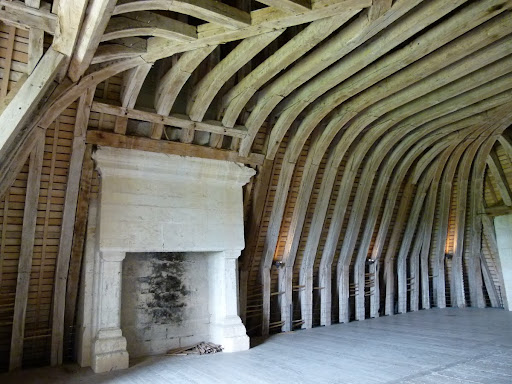 Pièce à vivre d'un logis de combles