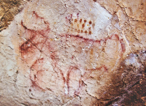 Auroch associated with two ibexes (below the bovine) and red punctuations.