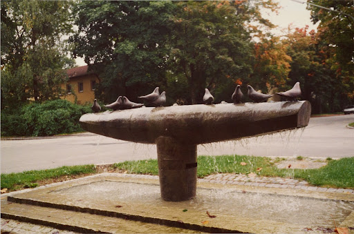 Munich: Taubenbrunnen (fountain)