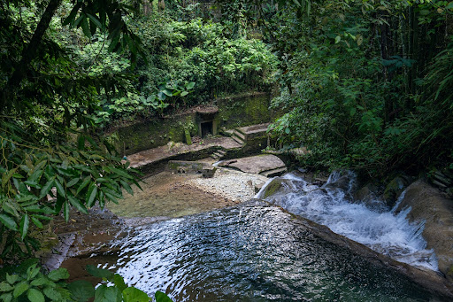 Sculptures at Poza La Campana