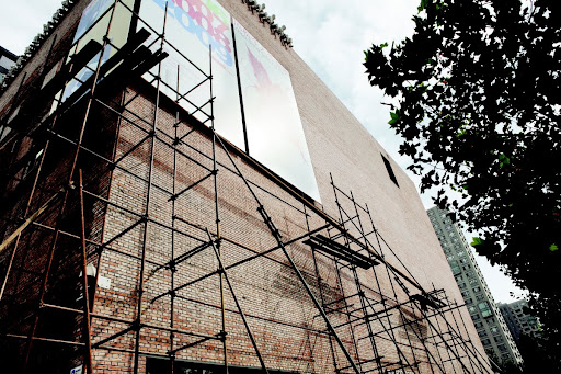 《运动的张力》：隋建国新作展 - 展览的户外钢管部分