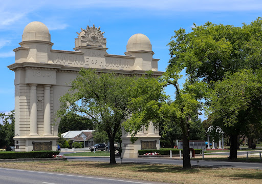 Ballarat Avenue of Honour, summer