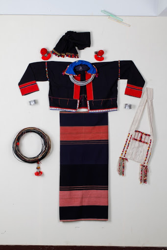 Attire of De’ang Women in Luxi, Yunnan