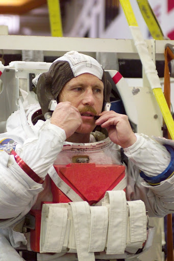 Preflight photographic coverage of Expedition Seven during EVA training at the NBL.