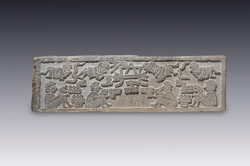 Dintel mixteco con dioses de la lluvia y sus posibles funcionarios rituales