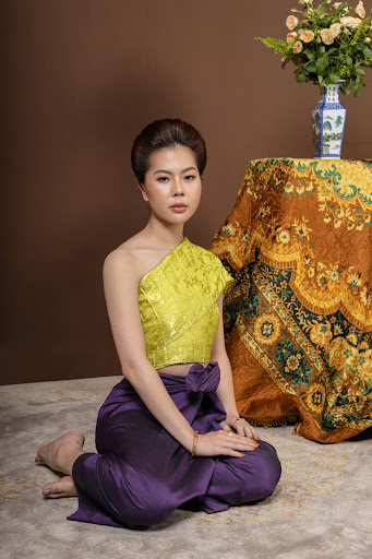 The Replica of the Clothing Relevant to Beliefs on a Color of Each Day