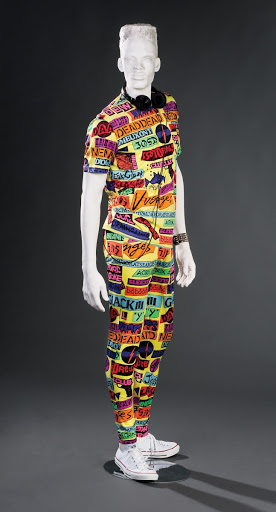 Logo Ensemble Front View