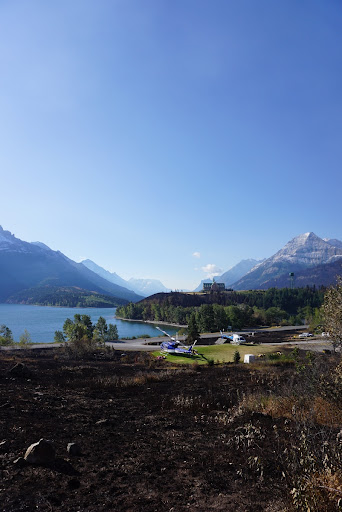 Lotissement urbain de Waterton après le feu de forêt de Kenow, en 2017.