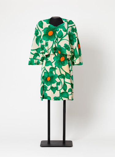 Dress and pelerine (back) Dress and pelerine