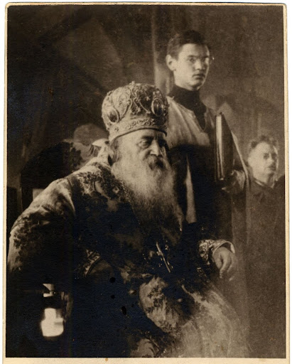 Metropolitan Antony (Khrapovitsky) during a church service