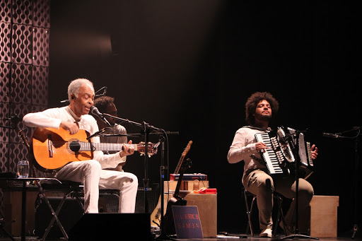 Gilberto Gil e Mestrinho durante apresentação da turnê Gilbertos Samba