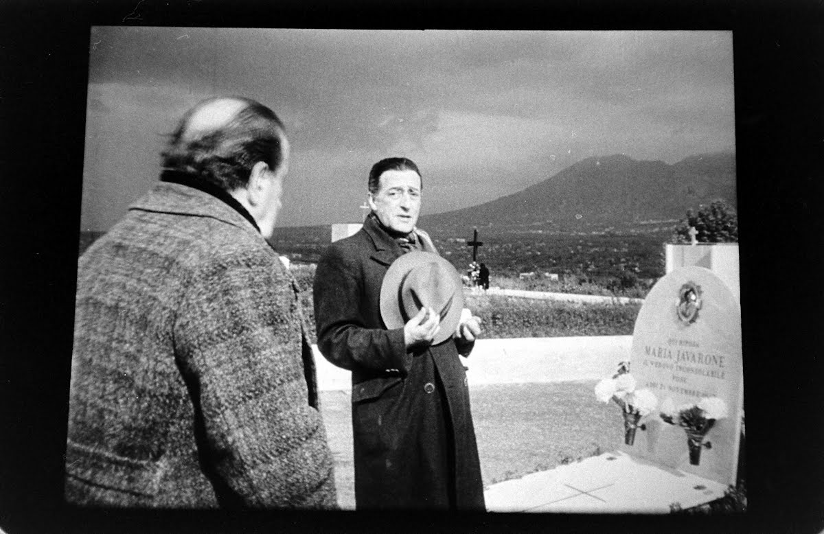 Movie - "Gold From Naples" - Off Screen