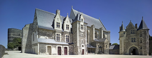 Logis royal, chapelle et châtelet du château d'Angers