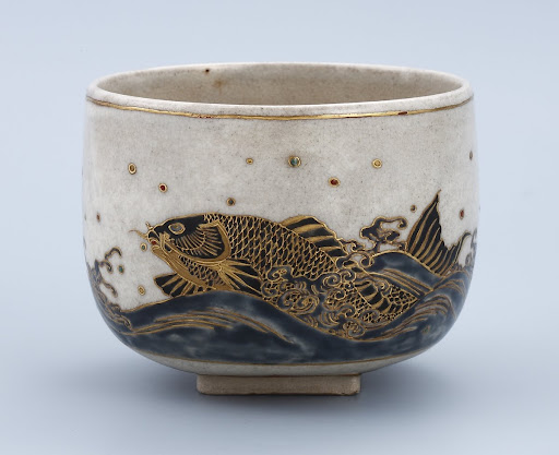 Tea bowl, Design of rough-waves and fishes