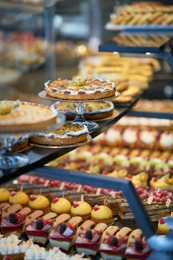 Une vitrine de boulangerie-pâtisserie