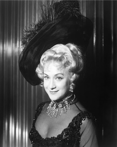 Ernestina Garfias in "Los valses venían de Viena y los niños de París"