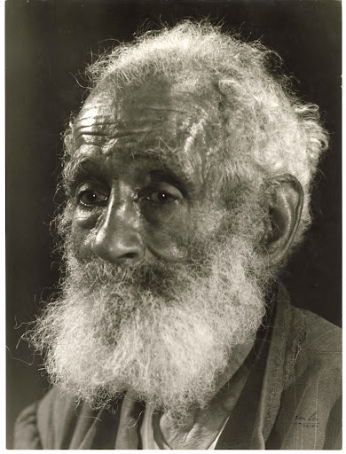 دراسة لبورتريه بائع متجول عجوز